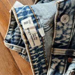 Abercrombie & Fitch High Rise Blue Jeans with Acid Wash Effect